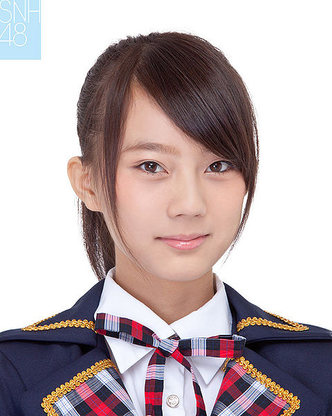 File:WangYiJunSNH2013.jpg
