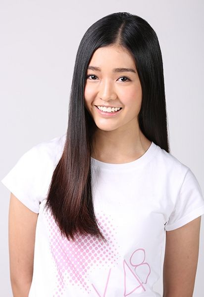 File:JennisOprasertDebut.jpg