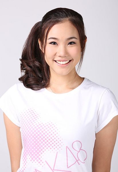 File:IradaTavachphongsriDebut.jpg