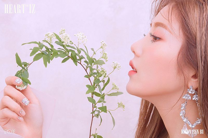 File:KwonEunbi2ndMiniAlbumVioletaVer.jpg